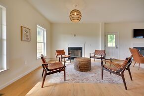 Timeless Hillsville Farmhouse: Blue Ridge Parkway!