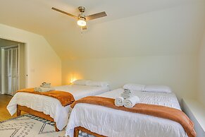 Timeless Hillsville Farmhouse: Blue Ridge Parkway!