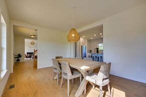 Timeless Hillsville Farmhouse: Blue Ridge Parkway!