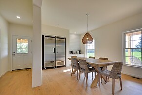 Timeless Hillsville Farmhouse: Blue Ridge Parkway!