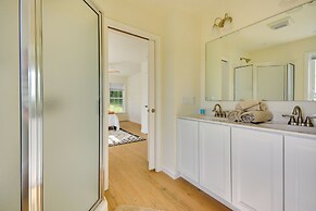 Timeless Hillsville Farmhouse: Blue Ridge Parkway!