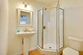 Timeless Hillsville Farmhouse: Blue Ridge Parkway!