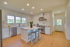 Timeless Hillsville Farmhouse: Blue Ridge Parkway!