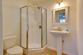 Timeless Hillsville Farmhouse: Blue Ridge Parkway!