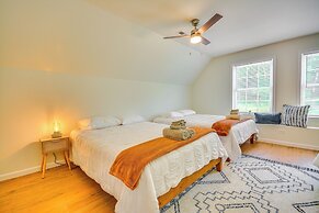 Timeless Hillsville Farmhouse: Blue Ridge Parkway!