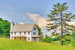 Timeless Hillsville Farmhouse: Blue Ridge Parkway!