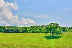 Timeless Hillsville Farmhouse: Blue Ridge Parkway!