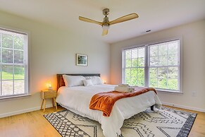 Timeless Hillsville Farmhouse: Blue Ridge Parkway!