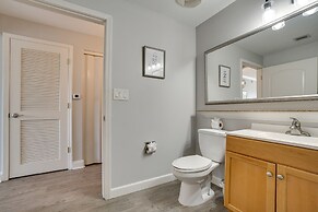 1 Mi to Disney World: Lakefront Condo in Orlando!