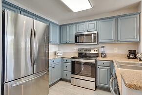 1 Mi to Disney World: Lakefront Condo in Orlando!