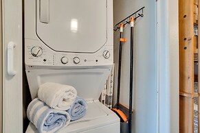 1 Mi to Disney World: Lakefront Condo in Orlando!