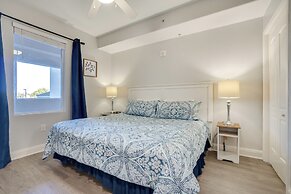 1 Mi to Disney World: Lakefront Condo in Orlando!