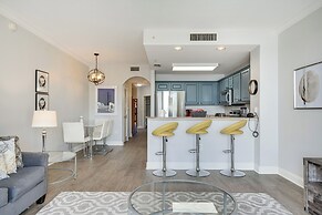 1 Mi to Disney World: Lakefront Condo in Orlando!