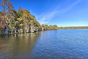 1 Mi to Disney World: Lakefront Condo in Orlando!