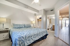 1 Mi to Disney World: Lakefront Condo in Orlando!