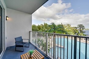 1 Mi to Disney World: Lakefront Condo in Orlando!