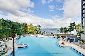 1 Mi to Disney World: Lakefront Condo in Orlando!