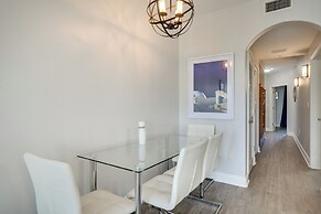 1 Mi to Disney World: Lakefront Condo in Orlando!