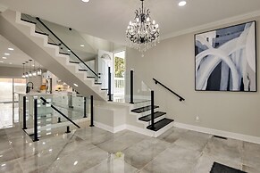 4 Mi to Dtwn: Upscale Home in Baltimore