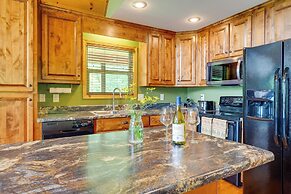 Murphy Cabin w/ Hot Tub, Fire Pit & Mountain Views