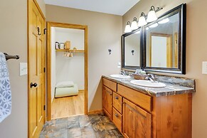 Murphy Cabin w/ Hot Tub, Fire Pit & Mountain Views