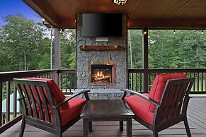 Murphy Cabin w/ Hot Tub, Fire Pit & Mountain Views