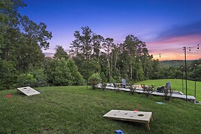 Murphy Cabin w/ Hot Tub, Fire Pit & Mountain Views