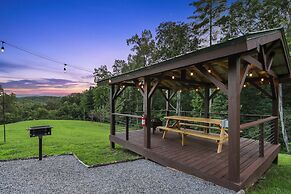 Murphy Cabin w/ Hot Tub, Fire Pit & Mountain Views