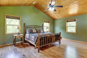 Murphy Cabin w/ Hot Tub, Fire Pit & Mountain Views