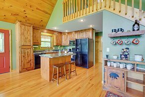 Murphy Cabin w/ Hot Tub, Fire Pit & Mountain Views