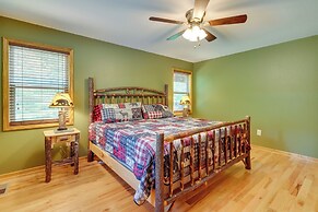 Murphy Cabin w/ Hot Tub, Fire Pit & Mountain Views