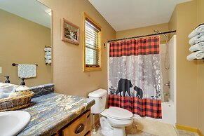 Murphy Cabin w/ Hot Tub, Fire Pit & Mountain Views