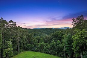 Murphy Cabin w/ Hot Tub, Fire Pit & Mountain Views