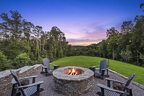 Murphy Cabin w/ Hot Tub, Fire Pit & Mountain Views