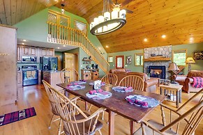 Murphy Cabin w/ Hot Tub, Fire Pit & Mountain Views