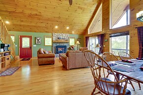 Murphy Cabin w/ Hot Tub, Fire Pit & Mountain Views