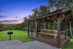 Murphy Cabin w/ Hot Tub, Fire Pit & Mountain Views