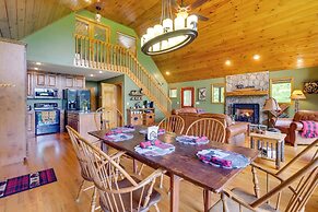 Murphy Cabin w/ Hot Tub, Fire Pit & Mountain Views