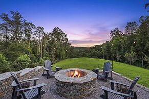 Murphy Cabin w/ Hot Tub, Fire Pit & Mountain Views