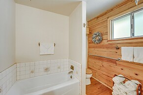 Countryside Views: Family-friendly Badger Cabin