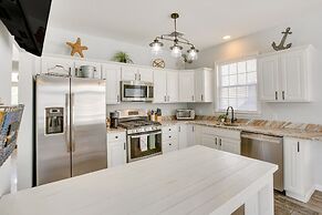 Sunny Atlantic City Home: Walk to Beach!