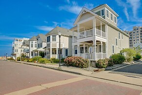 Sunny Atlantic City Home: Walk to Beach!
