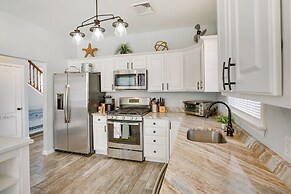 Sunny Atlantic City Home: Walk to Beach!