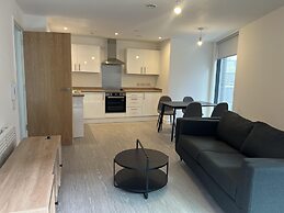 Charming 2-bed Apartment in Salford Newly Built