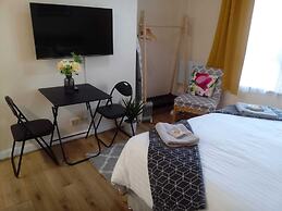 Alphastudio-leeds-walk 2-city-centre-freepark-wifi