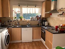 Stunning 3 -bed Semi Detached House in Cambridge