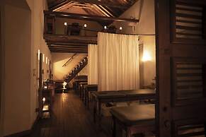 Stay Komodo Byron Suites