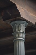 Stay Komodo Byron Suites