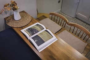 Stay Komodo Byron Suites