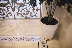 Stay Komodo Byron Suites